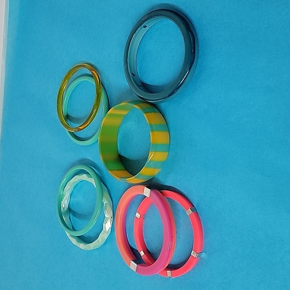 8 Lucite/Bakelite/Acrylic Vintage Bangle Bracelets